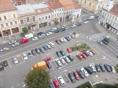 Atenție șoferi! Parcarea cu barieră din Piața Unirii se închide, iar pe strada Samuil Micu ciruclația rutieră va fi închisă.