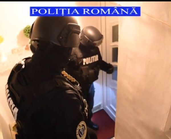 Cluj: Percheziții într-un dosar de criminalitate informatică.