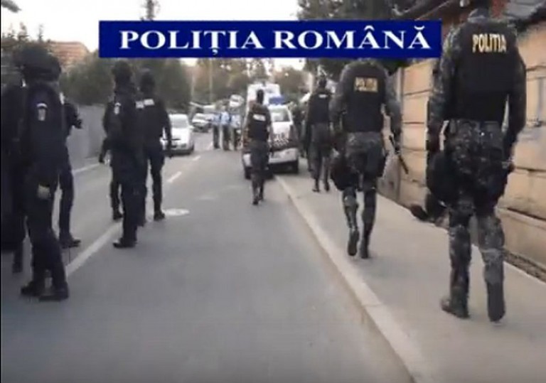 Polițiștii clujeni au reținut mai mulți bărbați pentru furturi și tentativă de omor.