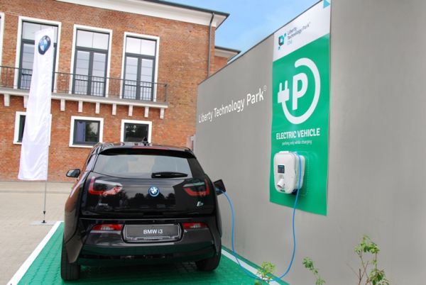 Liberty Technology Park a inaugurat prima priză publică de alimentare a mașinilor electrice din Cluj-Napoca.