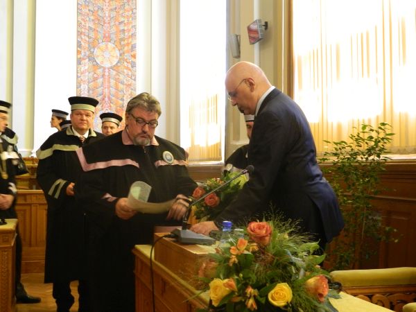 Raed Arafat a primit titlul de Profesor Honoris Causa din partea UBB Cluj