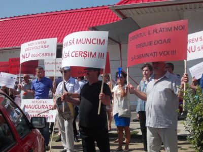 Funcționarii Consiliului Județean nu cedează în fața protestelor pentru aeroport: „Legea, nu protestele de stradă, fundamentează deciziile”