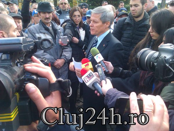 Angajații Poștei Române nu renunță la proteste. Azi și-au spus doleanțele în fața Premierului, Dacian Cioloș.