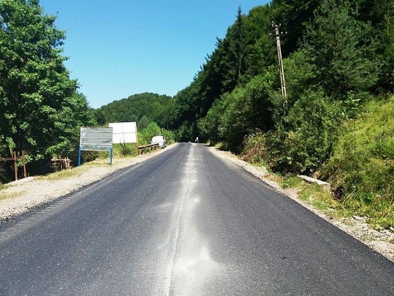 S-a finalizat asfaltarea unui nou tronson al drumului județean Scrind – Răchițele