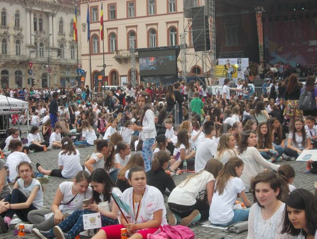 [Foto&Video] Record mondial al elevilor clujeni la Zilele Clujului. Vezi despre ce este vorba.