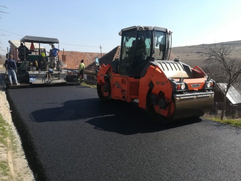 Consiliul Județean derulează lucrări de asfaltare pe drumul județean 109S (DJ 109A) Deușu – Sânmărtin – Giula
