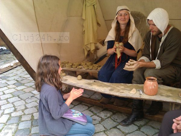 [Foto&Video] Sat medieval pe strada Potaissa. Copiii au avut ocazia să vadă cum s-a trăit în evul mediu
