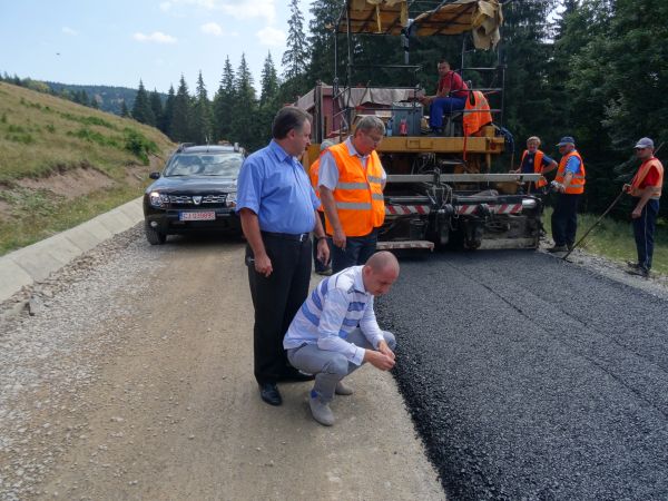 Seplecan a verificat azi, lucrările la drumul Răchiţele – Ic Ponor. N-a fost mulţumit.