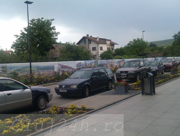 Floreşti: Poliţia locală a somat consilierii locali pe bandă rulantă pentru că şi-au parcat maşinile în curtea Primăriei
